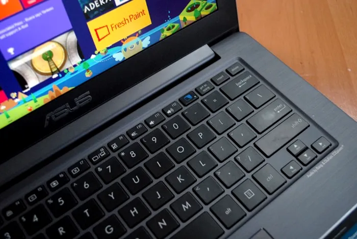 ASUS Taichi 31 ultrabook hibrid tastatura