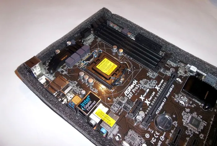 ASRock Z87 Pro3 Unboxing