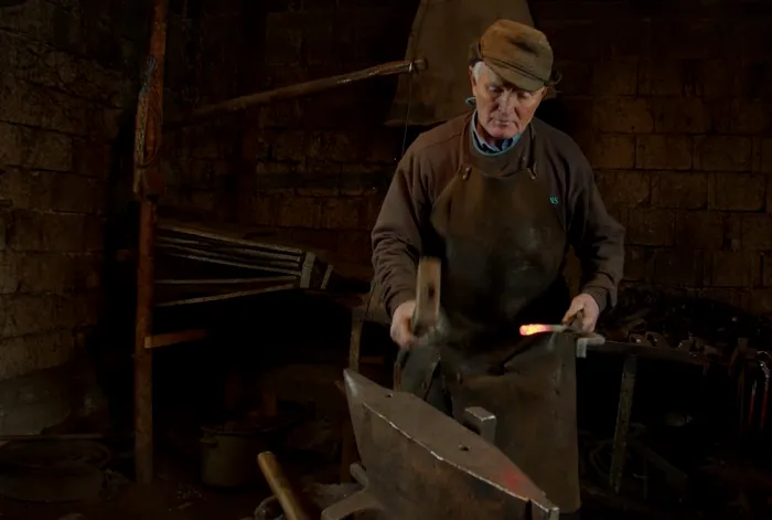 Simion Drînda romanul tezaur uman