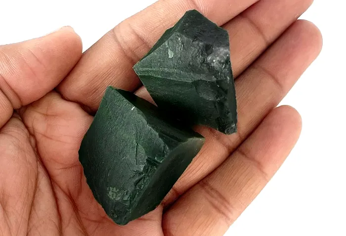 Cu o nuanță vibrantă și o valoare uriașă, jadeitul este una dintre cele mai prețuite pietre din lume.