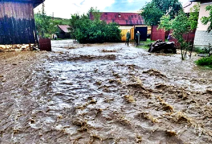 Cod roșu de furtună. Vine prăpădul: s-a transmis mesaj Ro-Alert