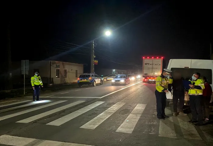 Poliția anchetează moartea bătrânului