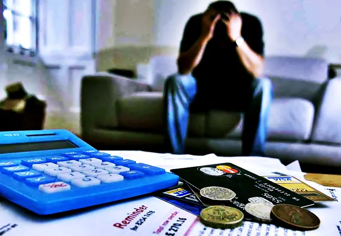 Atenție, români! Mii de români au rămas fără bani pe card. Cine sunt cei vizați