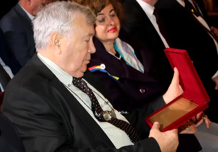 Alexandru Mironov, la Iași, 1 decembrie 2025, cu ocazia înmânării Premiul Negruzzi (Sursa foto: Arhiva personală FB)