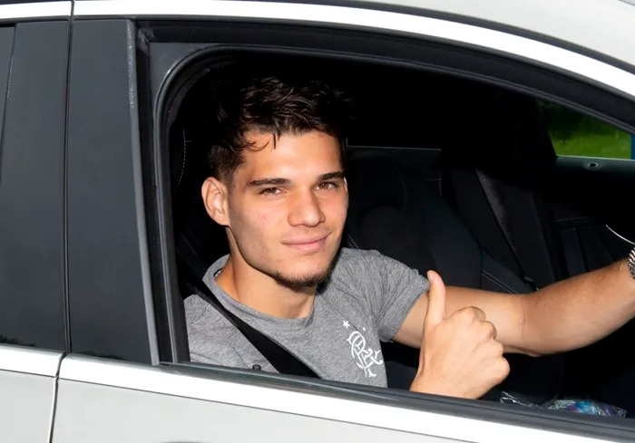 O zi cu Ianis Hagi. Ce tabieturi are sportivul? 