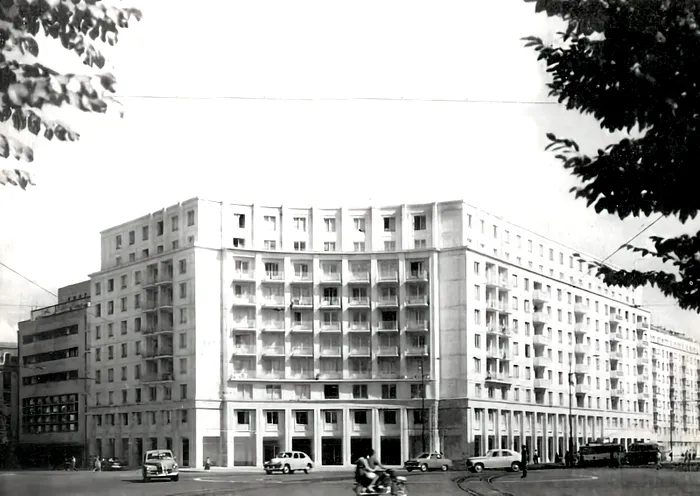 Cum arăta Piața Romană nr.9 în anii `60, fără reclame / foto: Caleidoscop, pagina de facebook