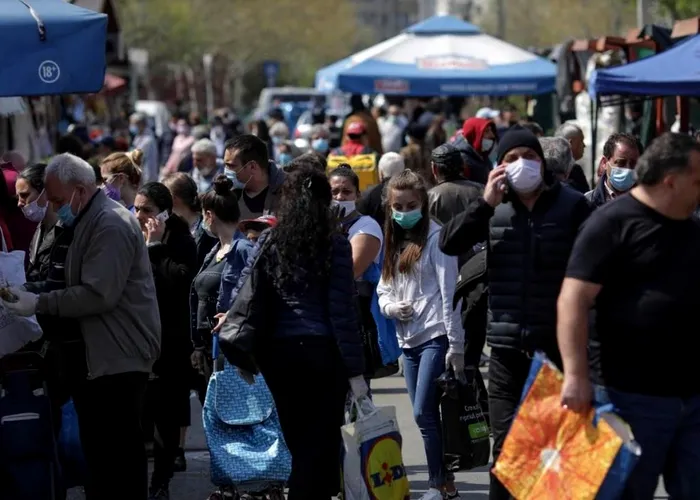 Decizie fără precedent luată la Iași. Masca devine obligatorie și în aer liber. Care este motivul