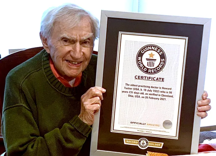 Sfaturile de aur ale celui mai bătrân doctor din lume pentru a trăi o viață cât mai lungă. Cele 6 reguli pe care le are