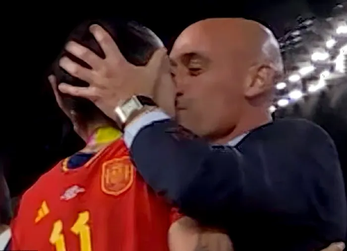 FIFA se implică în scandalul din Spania, după momentele inedite petrecute la finala Mondialului de fotbal feminin. Anunțul forului mondial