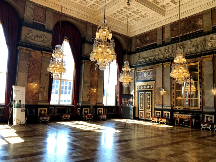 iPhone X - interior la Castelul Regal