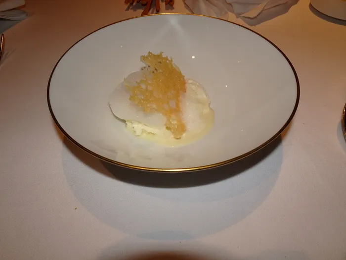 Five ages of parmeggiano with different textures and temperatures