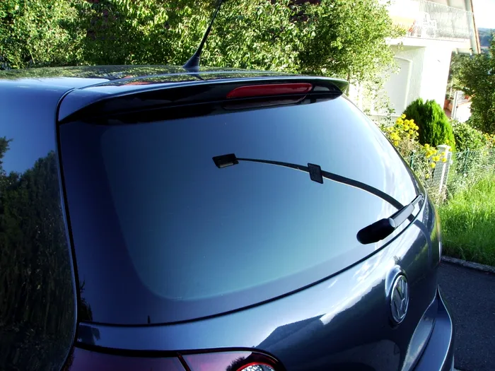 Cod Rutier 2019. Amenzi uriașe pentru foliile de protecție solară neomologate