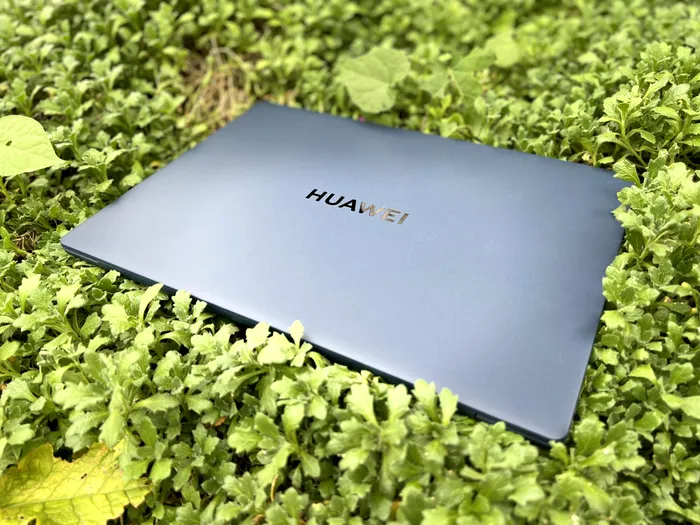 Huawei MateBook X Pro 2022 inchis