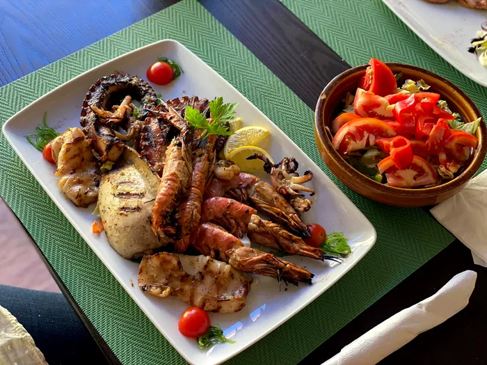 Mix grill cu fructe de mare la Restaurant Michelangelo