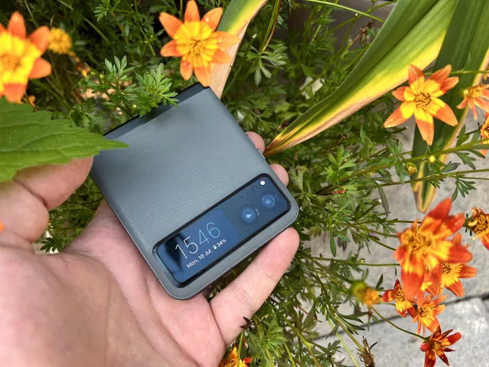 Motorola RAZR 40 - închis / ecran exterior