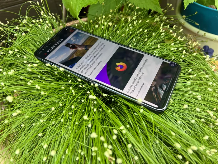 Motorola RAZR 40 - deschis