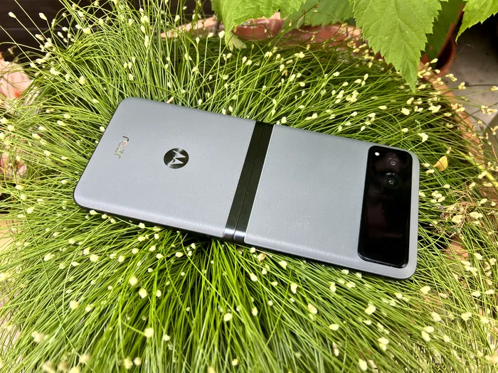 Motorola RAZR 40 spate
