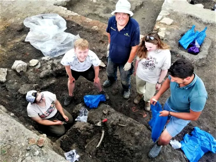 Echipa arheologi Schelete de oameni antici, descoperite în Alba Iulia