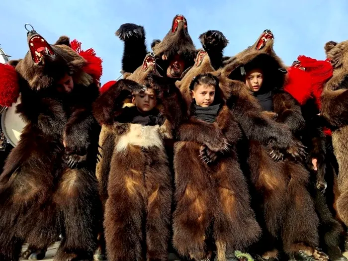 Comanesti traditii Dansul Ursilor 1