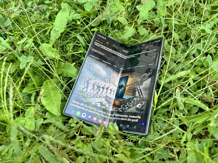 REVIEW Samsung Galaxy Z Fold6 semidesfăcut