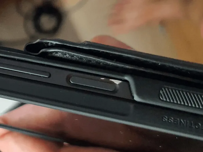 samsung-galaxy-z-fold-6-peeling