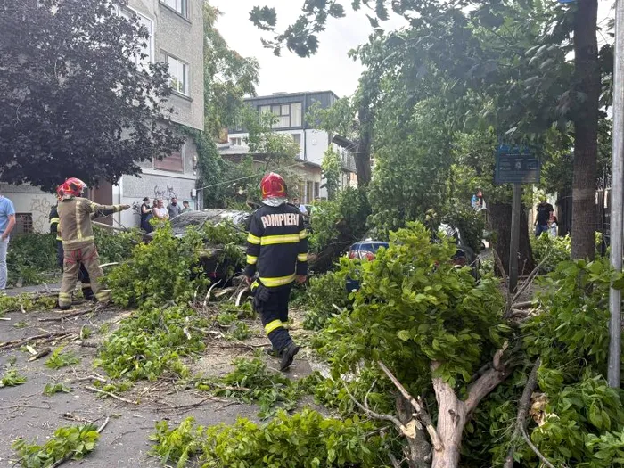Vremea rea a lăsat prăpăd în urmă, în Bucureşti (Sursa foto: MeteoRomania)