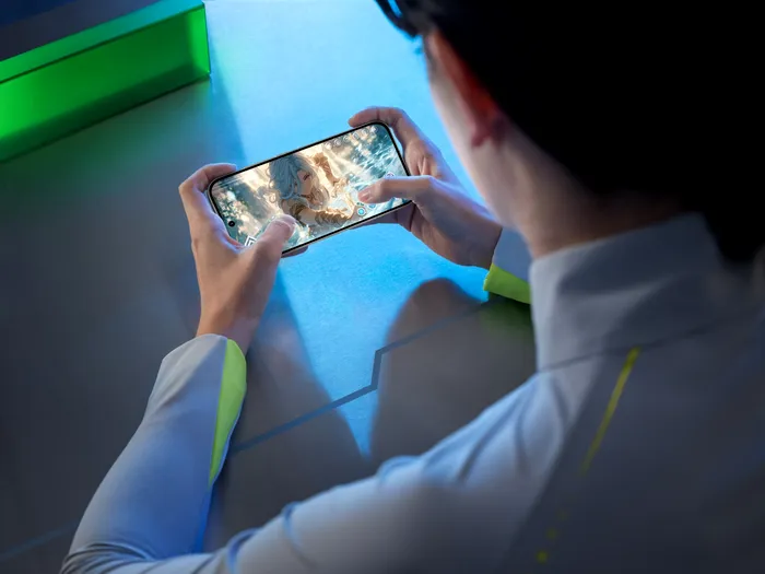 POCO F8 nu renunță la ADN-ul de gaming