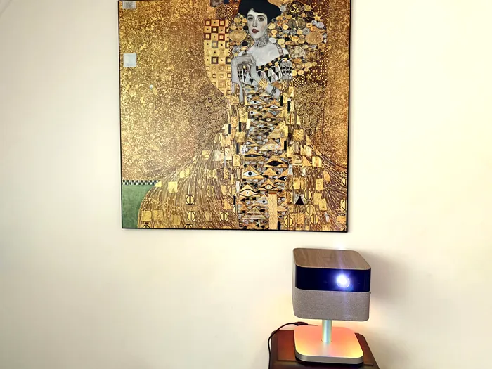 Epson EF-72 arată bine oriunde