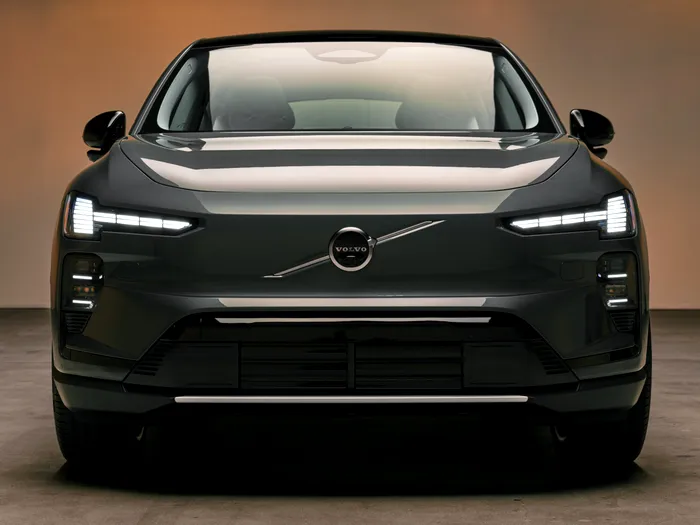 Volvo EX60 2026 - front