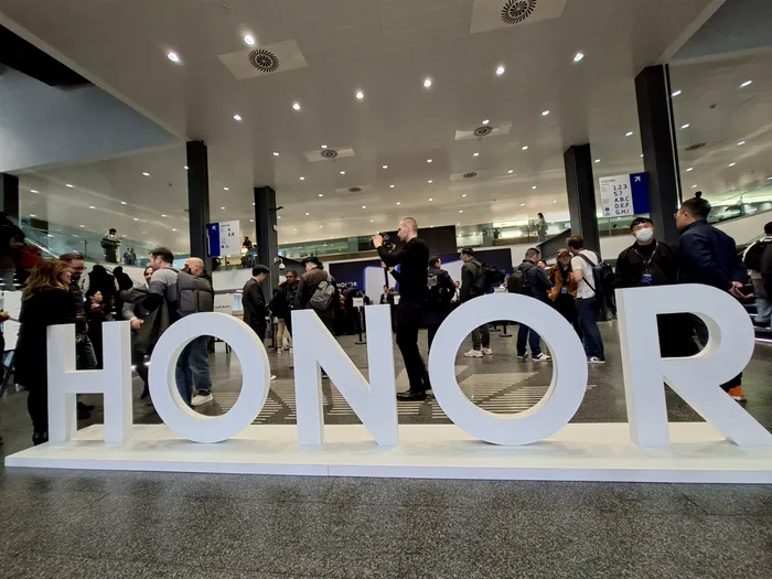 cea mai subtire baterie din lume de la honor (1)