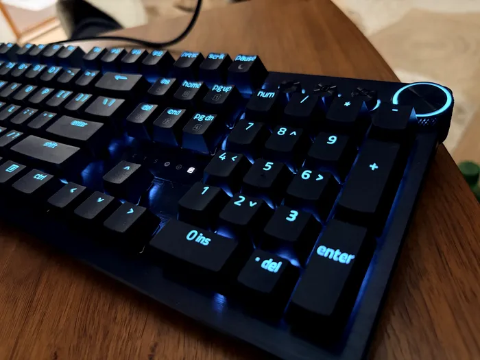 Razer Huntsman V3 Pro 8KHz are posibilități infinite de personalizare a retroiluminării