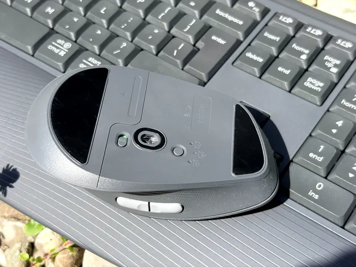 Mouse-ul Logitech M850 L se poate conecta la 3 dispozitive