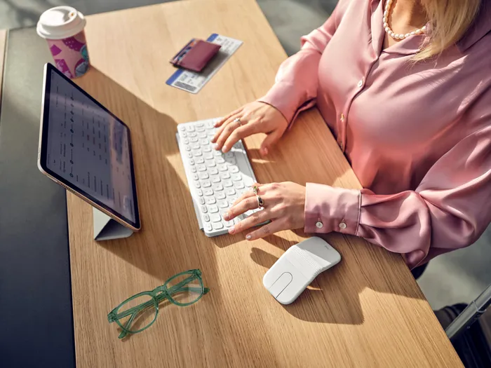Logitech Mobi Fold se integrează frumos în orice spațiu