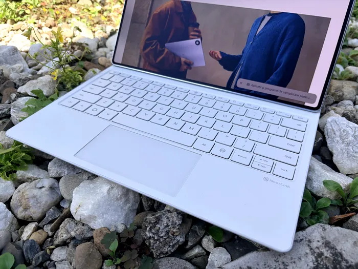 Rareori găsești o tastatură atât de satisfăcătoare la tastare împreună cu o tabletă