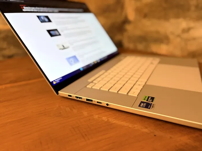 ASUS Zephyrus G16 GU606