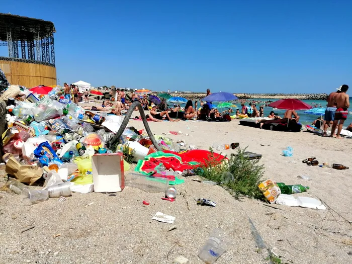 Cum e litoralul românesc, de fapt ”Nesimţire cât casa, grobianism, bişniţari tuciurii cu cefe late, ritualuri de împerechere”