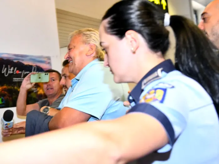 Danut Lupu a fost ridicat de pe aeroport de politisti