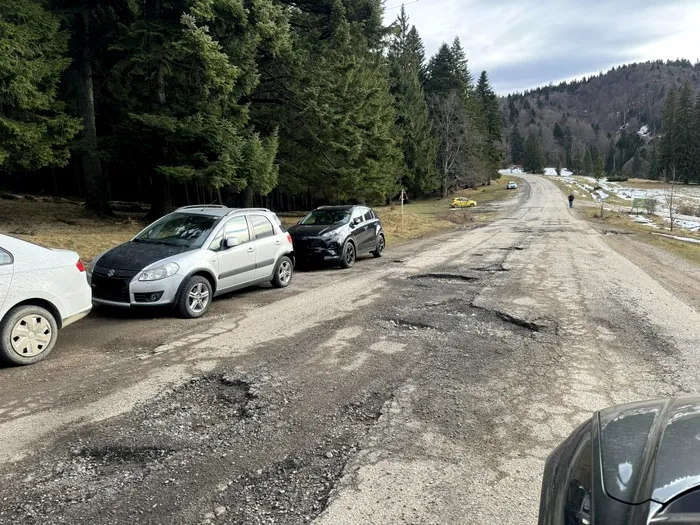 Stațiunea din România care a ajuns în paragină. ‘Perla României’ este pustie, multe pensiuni s-au închis, iar drumurile sunt pline de gropi