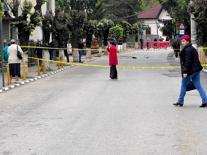 Crater format în Slănic Prahova. Zeci de blocuri, în pericol de prăbușire. Decizia urgentă a lui Arafat FOTO