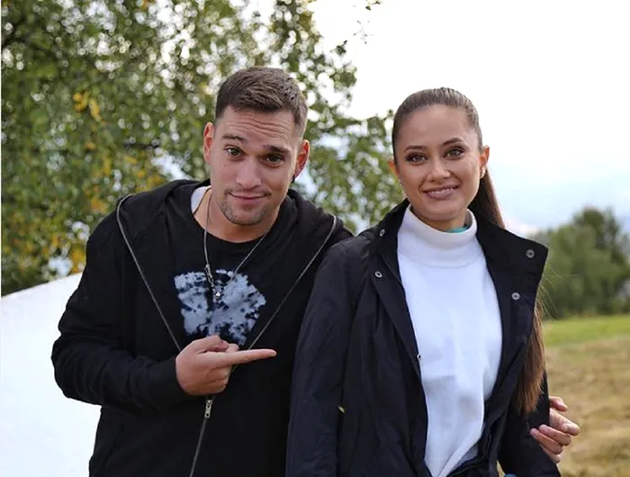 Vlad Gherman s-a pozat cu protagonista din Sacrificiul, Oana Cârmaciu. Imaginea o va face geloasă pe Cristina Ciobănașu