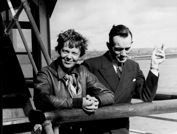 Amelia Earhart si Fred Noonan, cu o lună înainte ca avionul lor să dispară pentru totdeauna, mai 1937. Foto arhivă