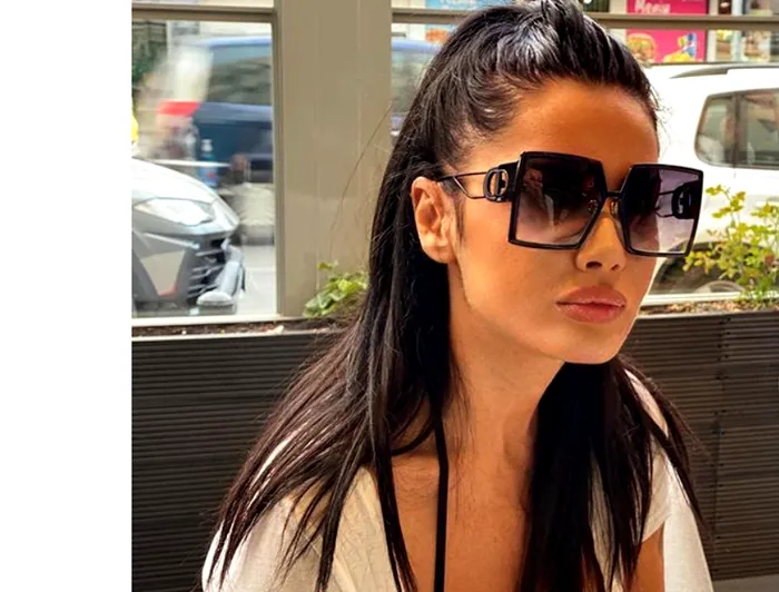 Oana Zăvoranu revine în rolul de moderator în propria emisiune de pe YouTube