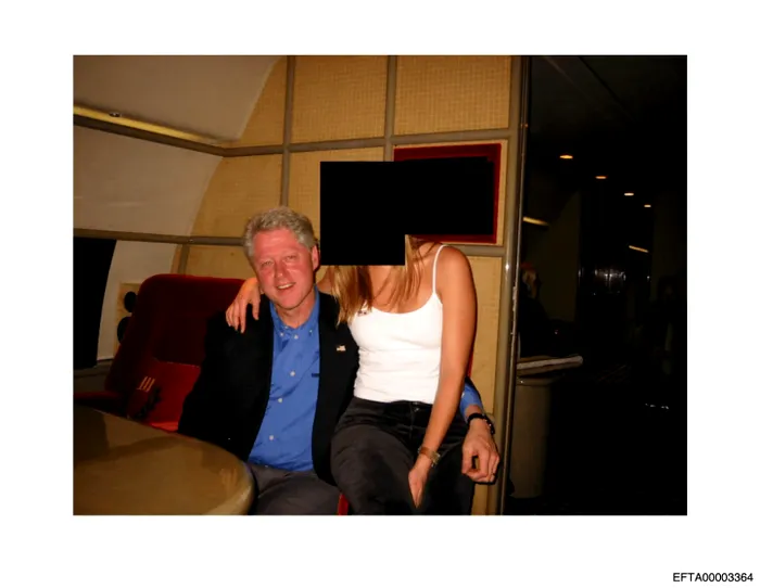 Această fotografie nedatată și parțial cenzurată, publicată de autoritățile americane, îl arată pe fostul președinte Bill Clinton