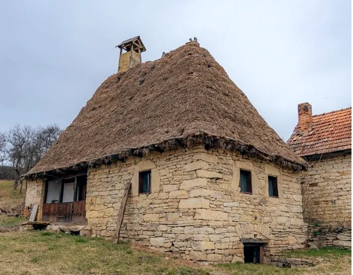Unul dintre cele mai frumoase sate din Romania (foto: Calatori in Bascheti)