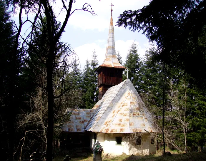 Biserica din Tomnatec