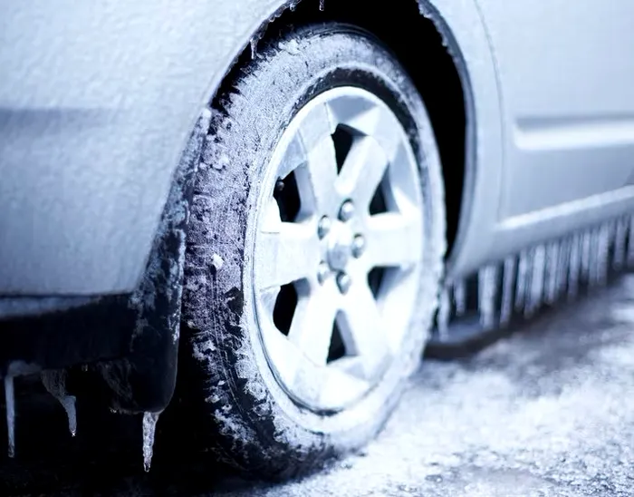 Cauciucuri iarna 2023. Soferii se grabesc sa schimbe anvelopele, ce trebuie sa scrie pe ele pentru a nu primi amenda