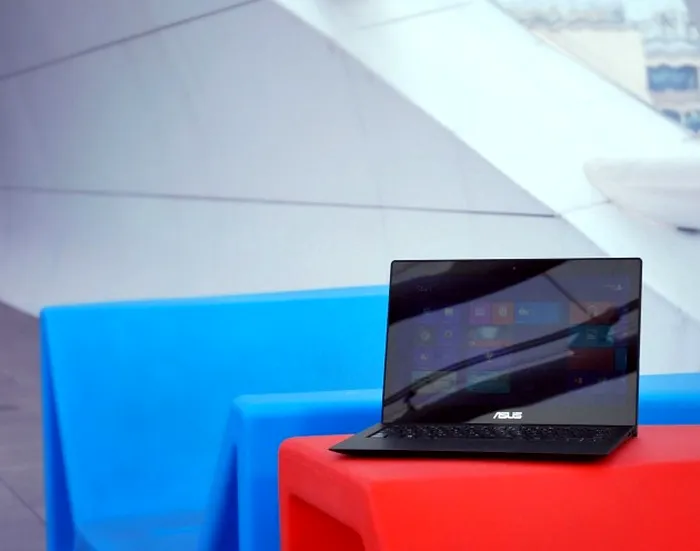 REVIEW Asus Zenbook UX301 - Eleganță și performanță la 15 mm