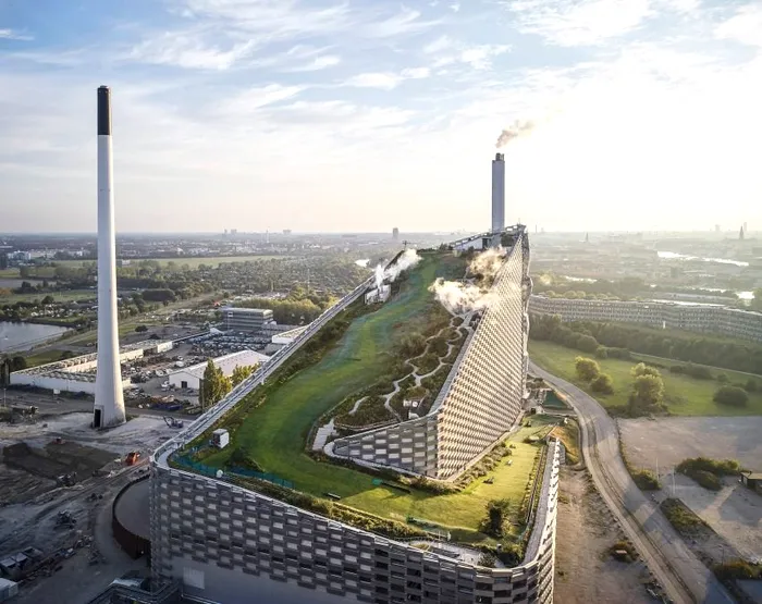 Pârtie de schi artificială în Bucureşti. Copiii vor avea acces gratuit, în ce parc se va deschide