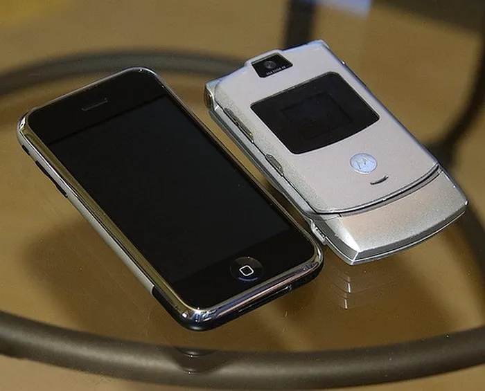 razr-iphone