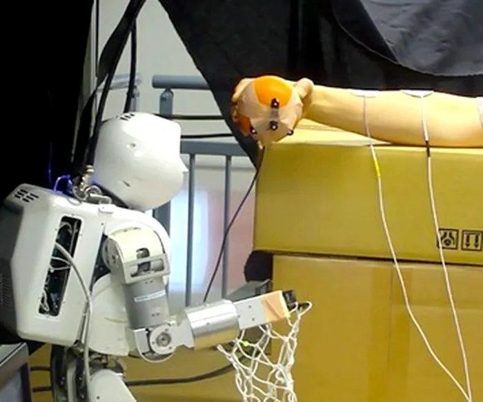 researchers-give-a-robot-the-abililty-to-control-a-persons-arm